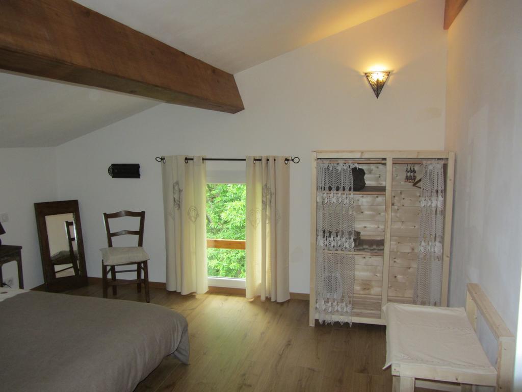 Les Cimes Bed & Breakfast Saint-Pierre-de-Riviere Phòng bức ảnh